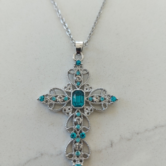 Cross necklace and pendant - Picture 5 of 5
